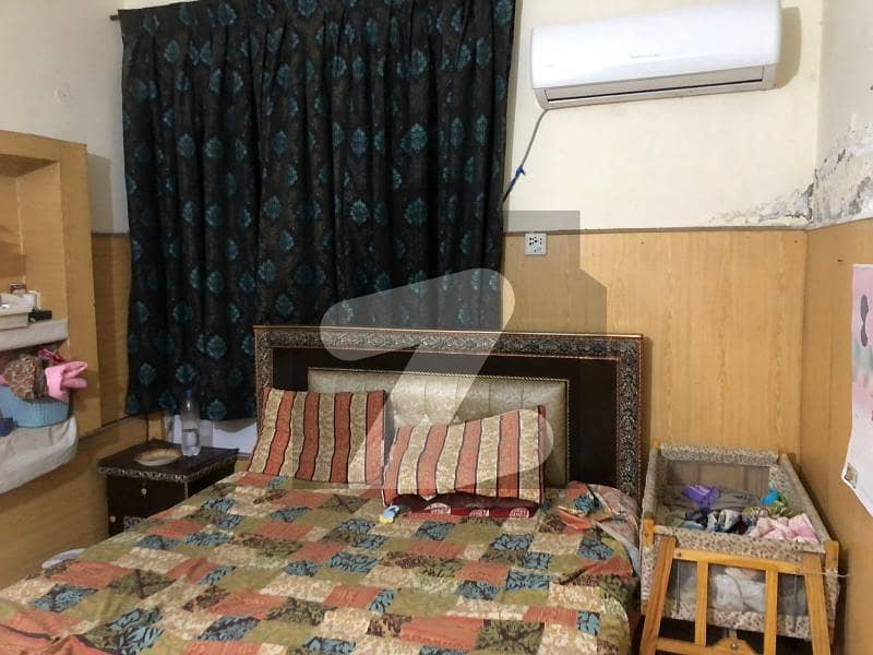 علامہ اقبال ٹاؤن ۔ کریم بلاک علامہ اقبال ٹاؤن لاہور میں 2 کمروں کا 5 مرلہ زیریں پورشن 32 ہزار میں کرایہ پر دستیاب ہے۔