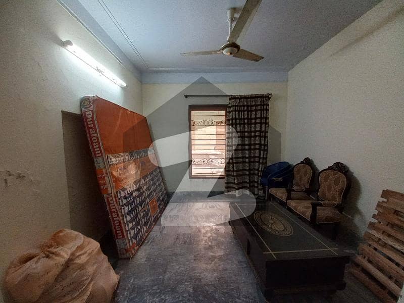 علامہ اقبال ٹاؤن ۔ نیلم بلاک علامہ اقبال ٹاؤن لاہور میں 2 کمروں کا 5 مرلہ زیریں پورشن 32 ہزار میں کرایہ پر دستیاب ہے۔