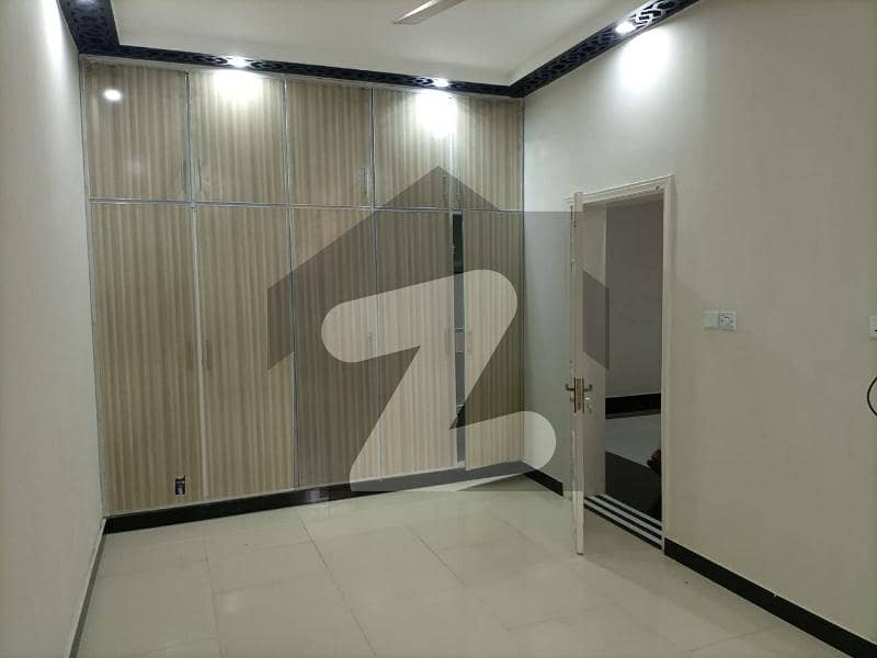 گارڈن ٹاؤن لاہور میں 8 کمروں کا 1 کنال مکان 4.5 لاکھ میں کرایہ پر دستیاب ہے۔