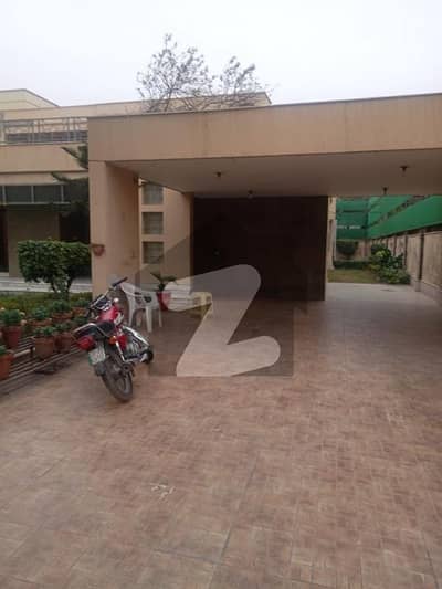 گلبرگ 3 - بلاک ایم گلبرگ 3,گلبرگ,لاہور میں 7 کمروں کا 2 کنال مکان 4.5 لاکھ میں کرایہ پر دستیاب ہے۔
