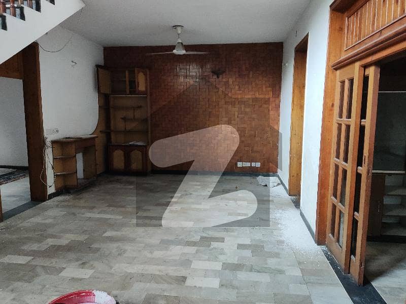 10 Marla House For Rent In Model Town