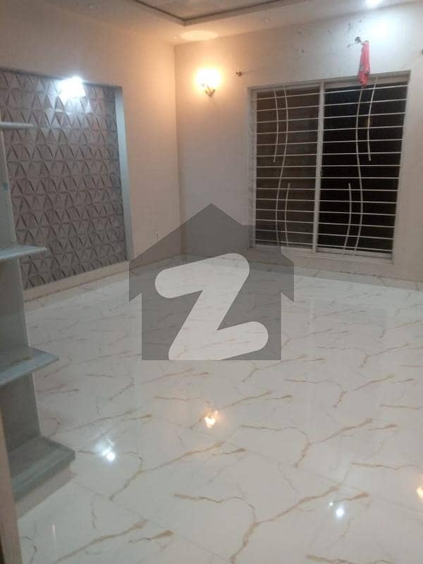 10 MARLA 3 BED ROOMS BEAUTIFUL IDEAL LOCATION EXCELLENT UPPER PORTION LOWER LOCK AVAILABLE FOR RENT IN BAHRIA TOWN LAHORE