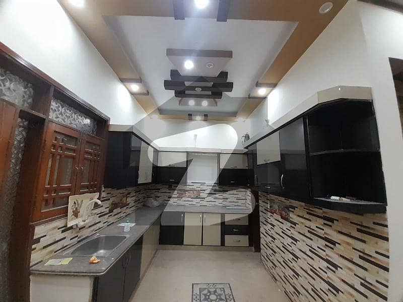 سکیم 33 کراچی میں 3 کمروں کا 8 مرلہ بالائی پورشن 1.4 کروڑ میں برائے فروخت۔
