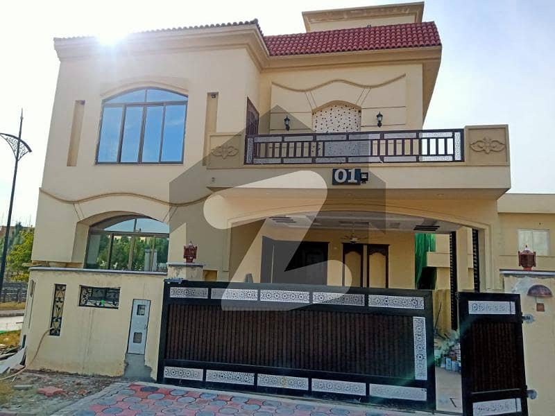 10 Marla Luxury House Available For Sale In Sec C1
