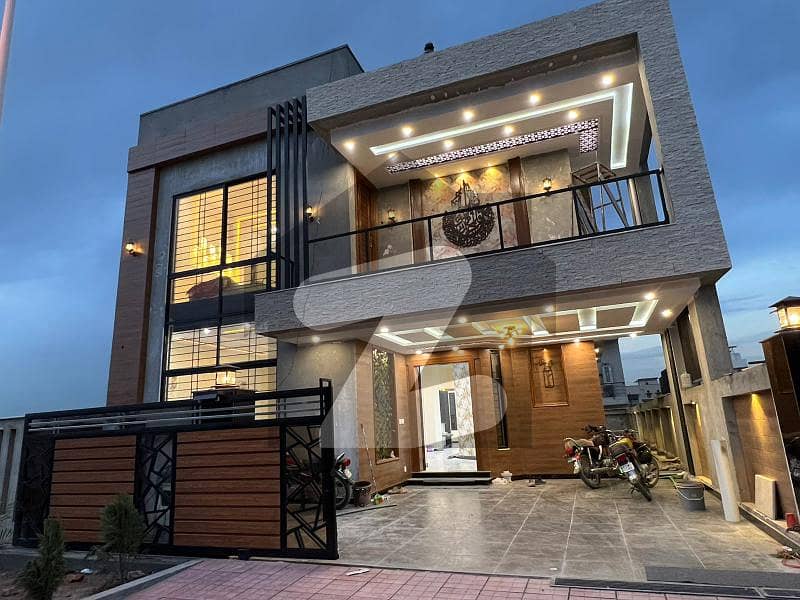 Beautiful Designer House 10 Marla For Sale In I Block Phase 8