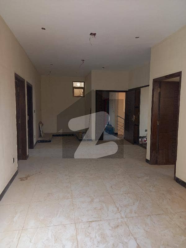 خالد بِن ولید روڈ کراچی میں 3 کمروں کا 13 مرلہ فلیٹ 3.1 کروڑ میں برائے فروخت۔