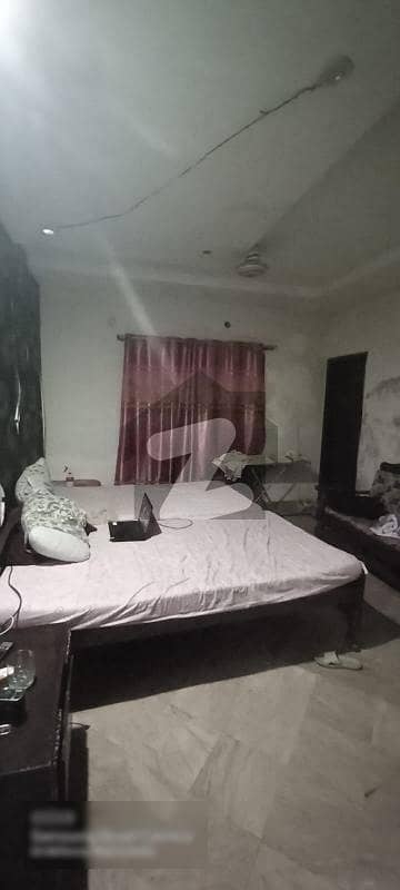 علی ٹاؤن لاہور میں 1 کمرے کا 2 مرلہ کمرہ 12 ہزار میں کرایہ پر دستیاب ہے۔