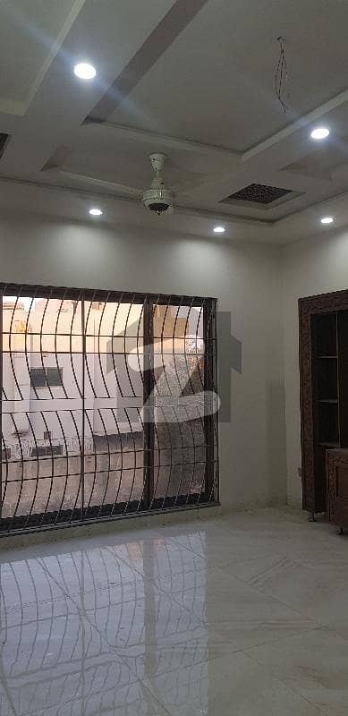 لاثانی ٹاؤن فیصل آباد میں 2 کمروں کا 13 مرلہ بالائی پورشن 50 ہزار میں کرایہ پر دستیاب ہے۔