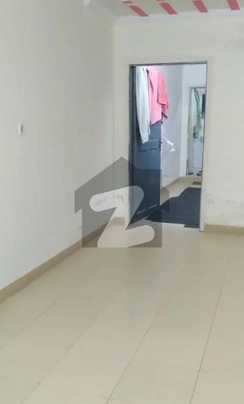 1 Bed Apartment In Hub Commercial