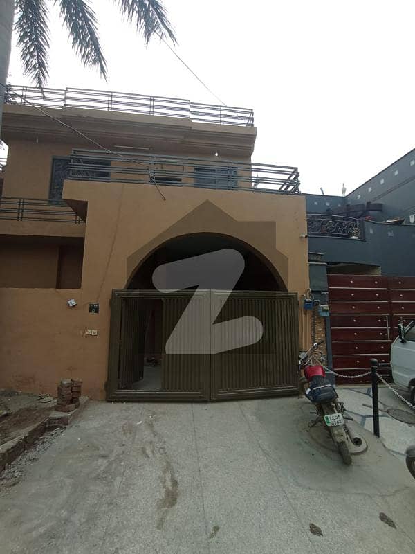 ماڈل ٹاؤن ۔ بلاک کیو ماڈل ٹاؤن لاہور میں 5 کمروں کا 10 مرلہ مکان 2.9 کروڑ میں برائے فروخت۔