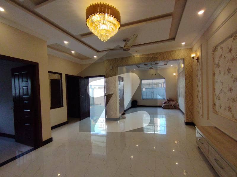 ڈی ایچ اے 11 رہبر فیز 1 ڈی ایچ اے 11 رہبر لاہور میں 5 کمروں کا 8 مرلہ مکان 2.9 کروڑ میں برائے فروخت۔