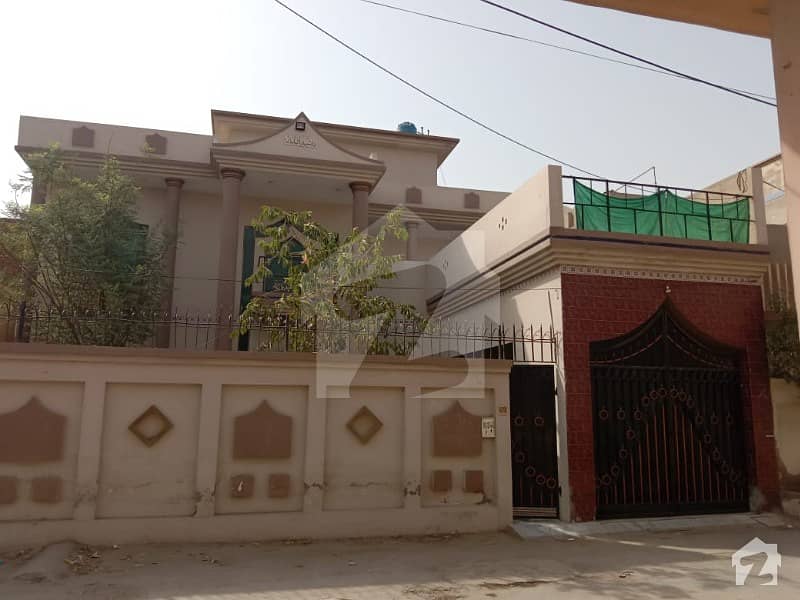 رچنا ٹاؤن فیصل آباد میں 5 کمروں کا 13 مرلہ مکان 1.9 کروڑ میں برائے فروخت۔