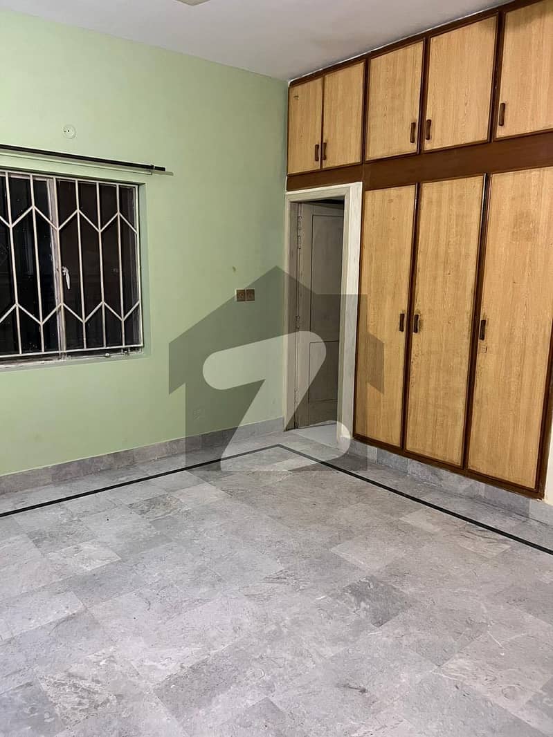 Spacious Flat Is Available For Rent In Ideal Location Of Khayaban-E-Tanveer