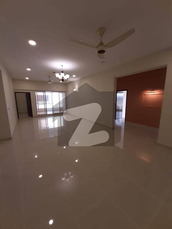 نیوی ہاؤسنگ سکیم کارساز کراچی میں 5 کمروں کا 1 کنال فلیٹ 8.4 کروڑ میں برائے فروخت۔