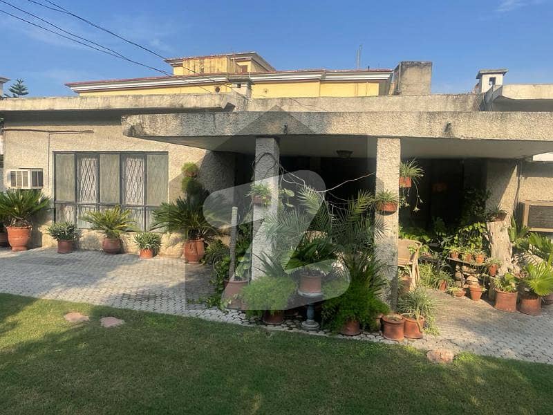 چکلالہ سکیم 3 چکلالہ سکیم راولپنڈی میں 4 کمروں کا 1.75 کنال مکان 7.5 کروڑ میں برائے فروخت۔