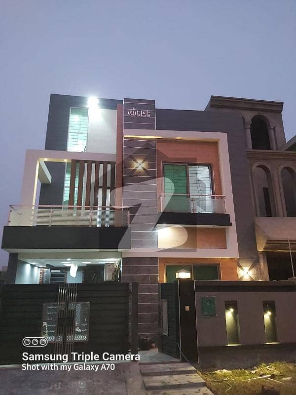 بحریہ آرچرڈ لاہور میں 3 کمروں کا 5 مرلہ مکان 1.25 کروڑ میں برائے فروخت۔