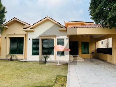 سفاری مال بحریہ ٹاؤن راولپنڈی راولپنڈی میں 5 کمروں کا 1.2 کنال مکان 6.25 کروڑ میں برائے فروخت۔