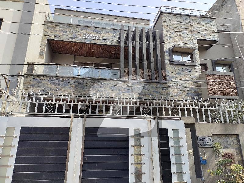 کینال بینک ہاؤسنگ سکیم لاہور میں 5 کمروں کا 10 مرلہ مکان 3 کروڑ میں برائے فروخت۔