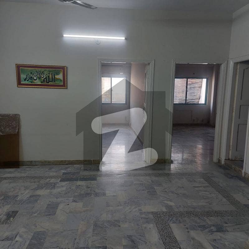 آئی ۔ 8 مرکز آئی ۔ 8 اسلام آباد میں 2 کمروں کا 4 مرلہ فلیٹ 1.35 لاکھ میں کرایہ پر دستیاب ہے۔