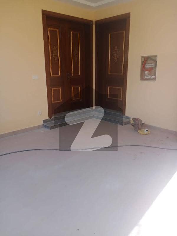 اسٹیٹ لائف ہاؤسنگ سوسائٹی لاہور میں 3 کمروں کا 7 مرلہ مکان 80 ہزار میں کرایہ پر دستیاب ہے۔