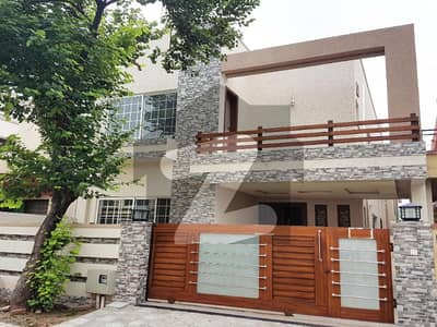 Beautiful 10 Marla 4 Beds House Available For Rent In Bahria Town