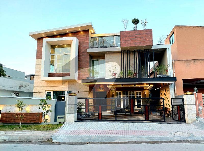 Beautiful 1 kanal house in bahria town