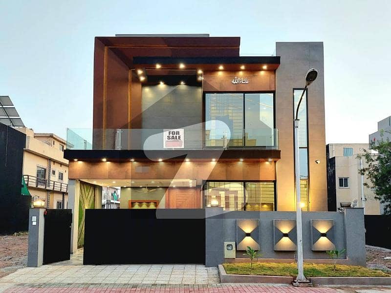 10 Marla Beautiful House In Bahria Town
