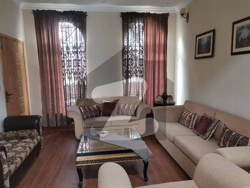 واپڈا ٹاؤن لاہور میں 5 کمروں کا 10 مرلہ مکان 4.6 کروڑ میں برائے فروخت۔