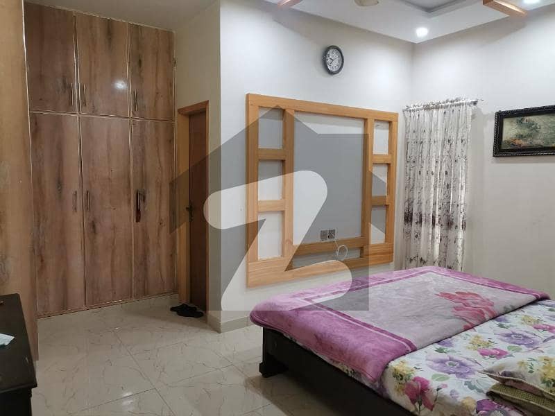 طارق گارڈنز لاہور میں 5 کمروں کا 10 مرلہ مکان 3.85 کروڑ میں برائے فروخت۔
