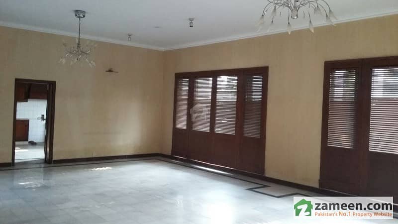 DHA - 10 Marla Old Bungalow For Sale In Phase 4 Block GG