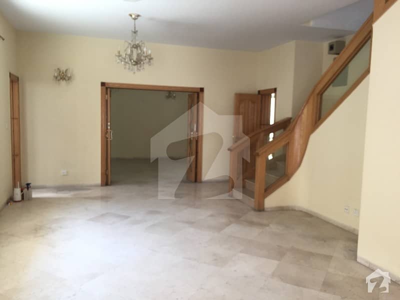 House For Sale Tripple Story, Ideal Location Of Sector F-6 Marble Floors Tiled Baths, Central Heating System