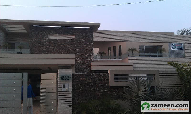 DHA KANAL 1 BED FULLY FURNISHED IN PHASE 2