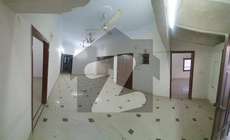 ناظم آباد کراچی میں 3 کمروں کا 17 مرلہ بالائی پورشن 3.25 کروڑ میں برائے فروخت۔