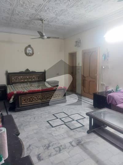 گرو نانک پورہ گوجرانوالہ میں 7 کمروں کا 5 مرلہ مکان 2.5 کروڑ میں برائے فروخت۔