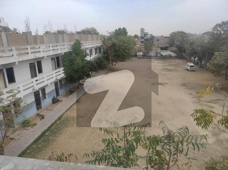 سکیم 33 کراچی میں 11 کمروں کا 10 کنال عمارت 9.5 کروڑ میں برائے فروخت۔