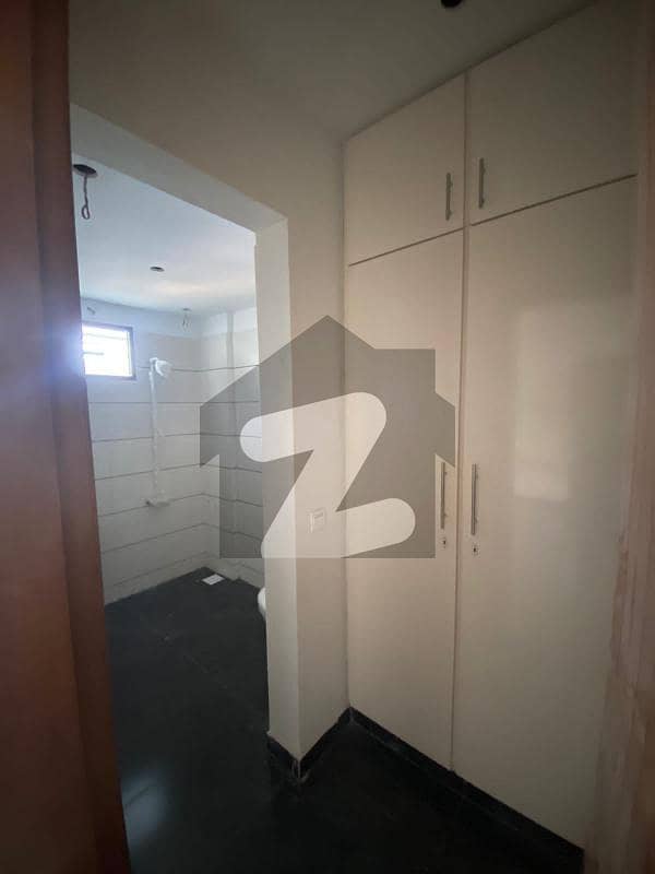 Lower Ground Floor Portion In Vip Area Of Delhi Mercantile Society