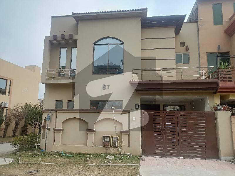 Abubakar Block Corner House Double Gate 8.5 Marla Boulevard To Back House Available For Sale In Bahria Town Phase 8