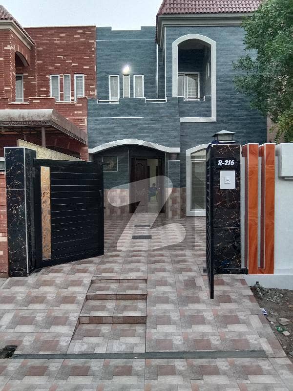 پیراگون سٹی لاہور میں 3 کمروں کا 6 مرلہ مکان 1.98 کروڑ میں برائے فروخت۔