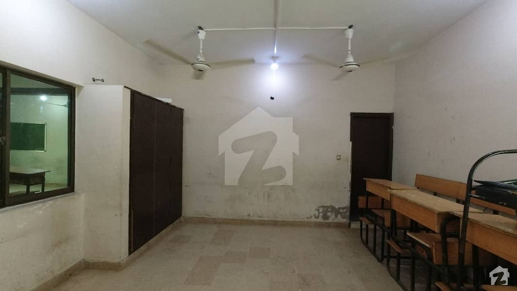 کلفٹن ۔ بلاک 2 کلفٹن,کراچی میں 4 کمروں کا 10 مرلہ مکان 5.0 کروڑ میں برائے فروخت۔