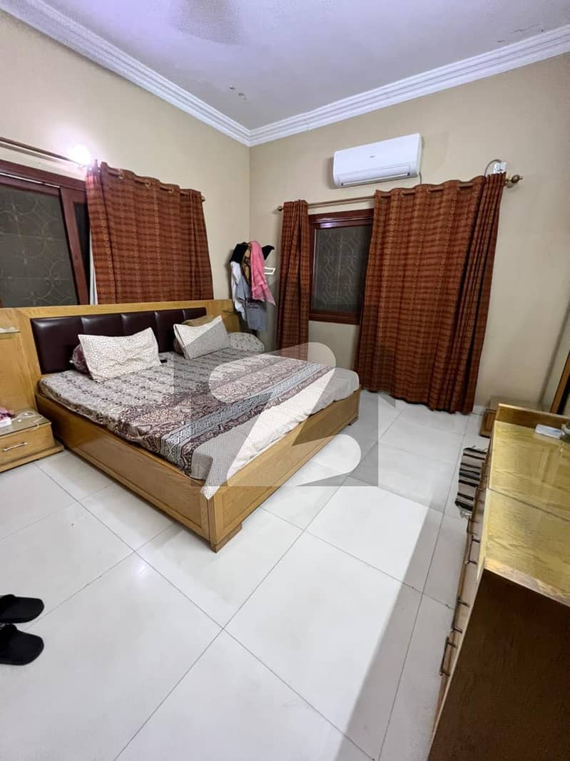گلشنِ اقبال ٹاؤن کراچی میں 6 کمروں کا 10 مرلہ مکان 5.75 کروڑ میں برائے فروخت۔
