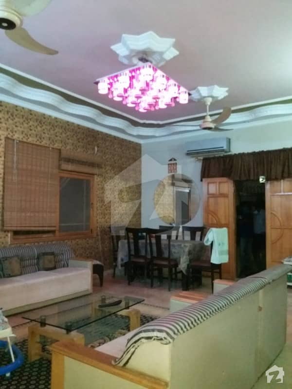 گلستانِِ جوہر ۔ بلاک 3 گلستانِ جوہر کراچی میں 6 کمروں کا 10 مرلہ مکان 5.5 کروڑ میں برائے فروخت۔