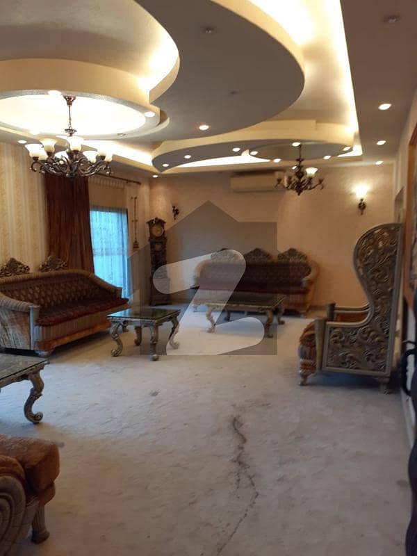 500 Yards Well Maintained Bungalow For Sale in Dha Phase 6