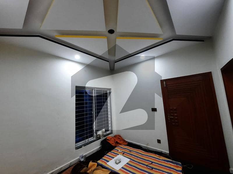 ایڈن بولیوارڈ ہاؤسنگ سکیم کالج روڈ لاہور میں 5 کمروں کا 5 مرلہ مکان 1.65 کروڑ میں برائے فروخت۔