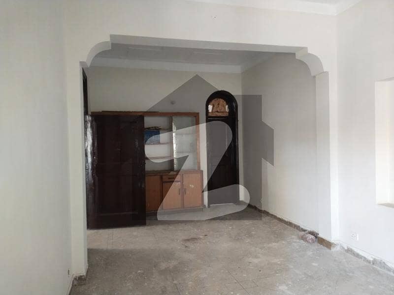 10 Marla House Available For Rent In Kamran Block