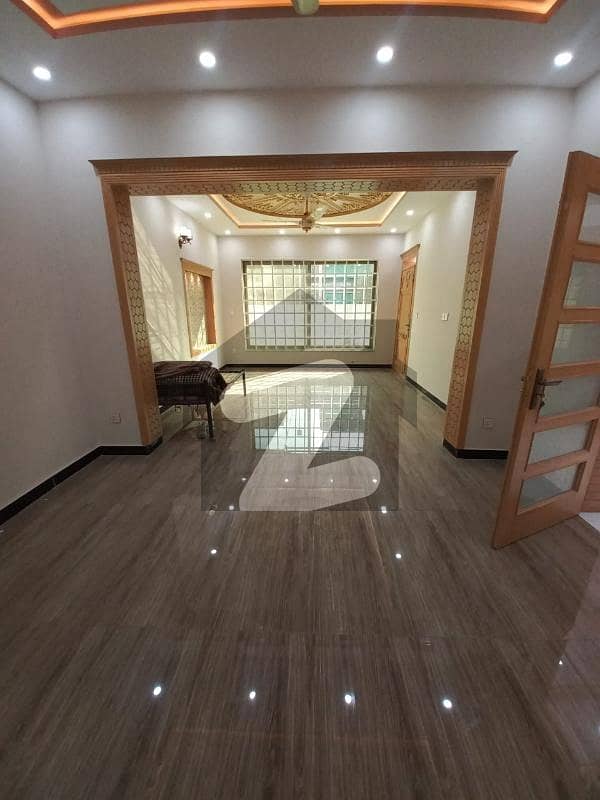 Portion For Rent In G/13/1 Ls Lamabad