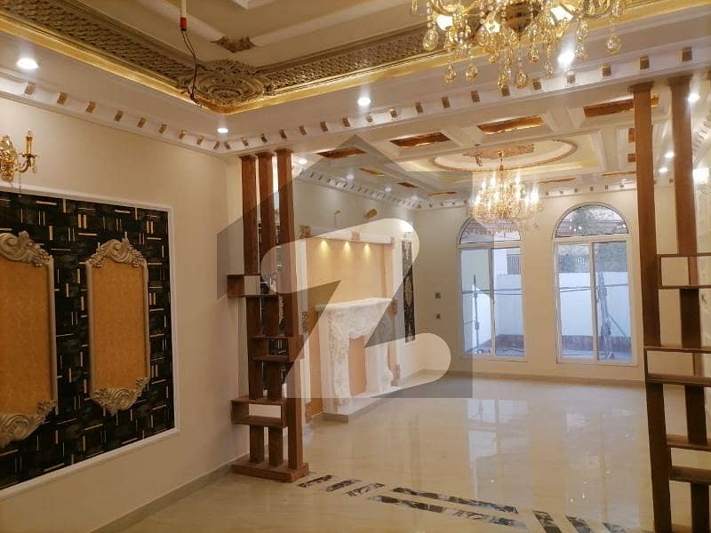 مرغزار آفیسرز کالونی لاہور میں 5 کمروں کا 10 مرلہ مکان 3.4 کروڑ میں برائے فروخت۔