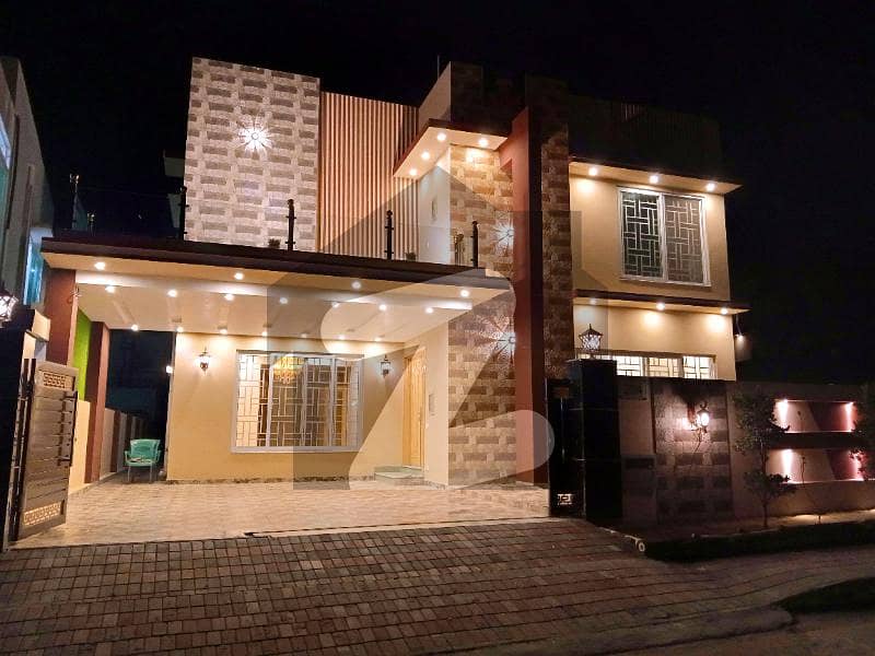 1 Kanal BRAND NEW BEAUTIFUL House Up For Sale