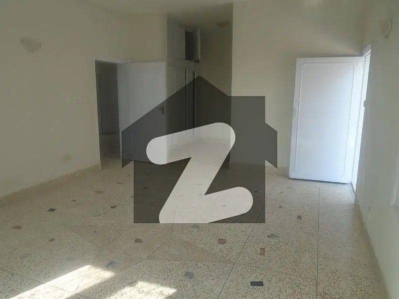 ای ۔ 7 اسلام آباد میں 6 کمروں کا 2.4 کنال مکان 60 کروڑ میں برائے فروخت۔