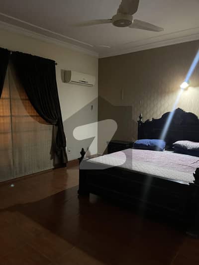 خیابانِ گارڈنز فیصل آباد میں 6 کمروں کا 1.1 کنال مکان 6.5 کروڑ میں برائے فروخت۔