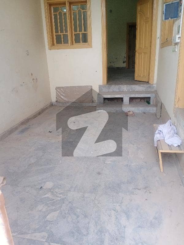 حیات آباد فیز 6 - ایف10 حیات آباد فیز 6 حیات آباد پشاور میں 4 کمروں کا 3 مرلہ زیریں پورشن 30 ہزار میں کرایہ پر دستیاب ہے۔